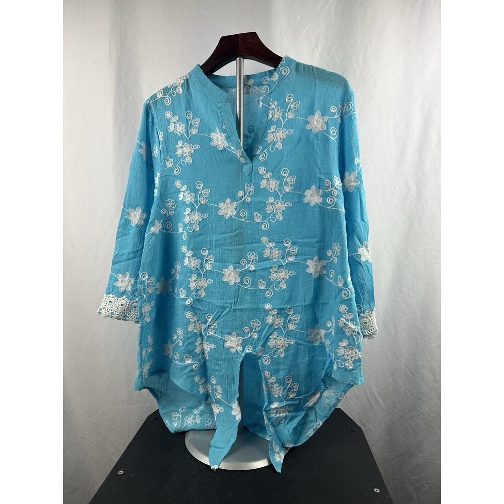 Cabana Cay Women’s Light Blue With Embroidered Flowers Cotton Blouse Size Large